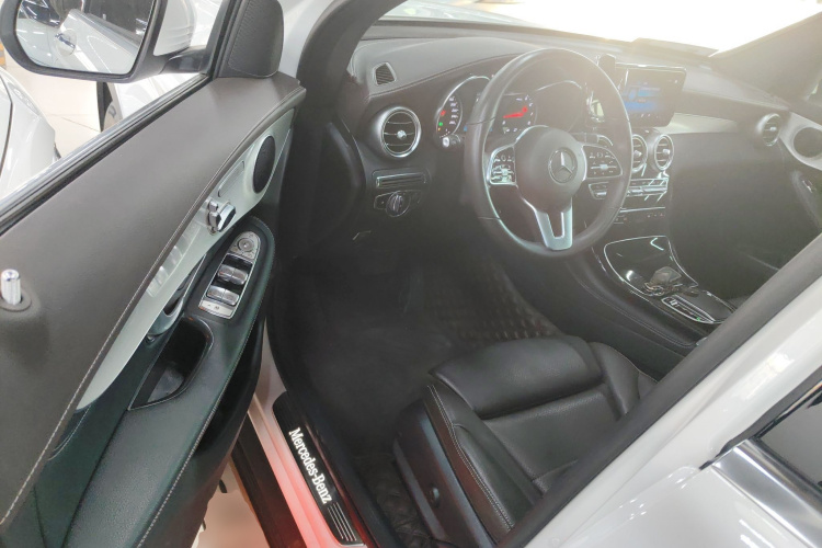 奔驰GLC 2020款 GLC 260 L 4MATIC 动感型中控内饰7003