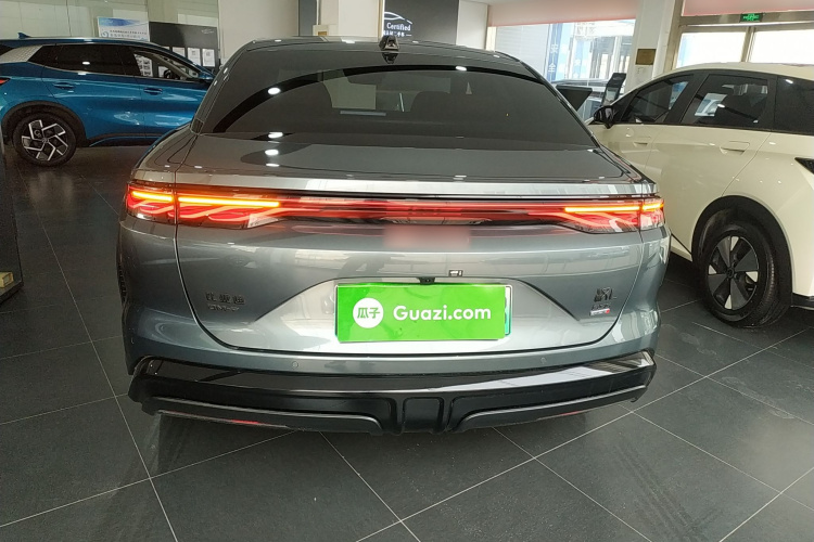 比亚迪 汉L 2025款 DM-p 四驱激光雷达旗舰型车身外观6