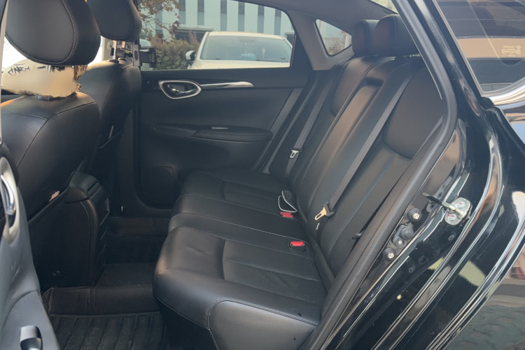 日产 轩逸 2019款 1.6XV CVT智联尊享版 国VI中控内饰7004