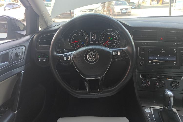 大众 高尔夫 2017款 230TSI 自动豪华百万辆纪念版局部细节13