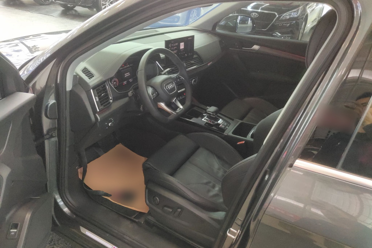 奥迪Q5L 2022款 改款 40T 豪华动感型中控内饰19