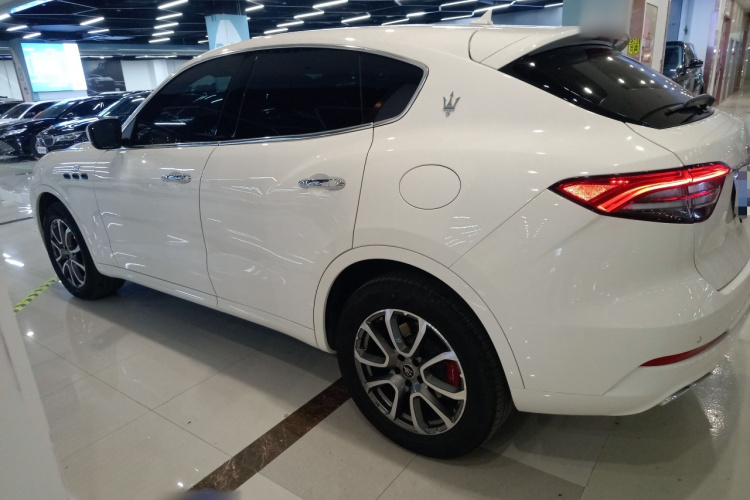 玛莎拉蒂 Levante 2022款 2.0T GT锋芒版车身外观4