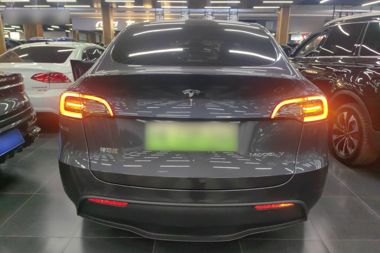 特斯拉 Model Y 2022款 改款 后轮驱动版车身外观6