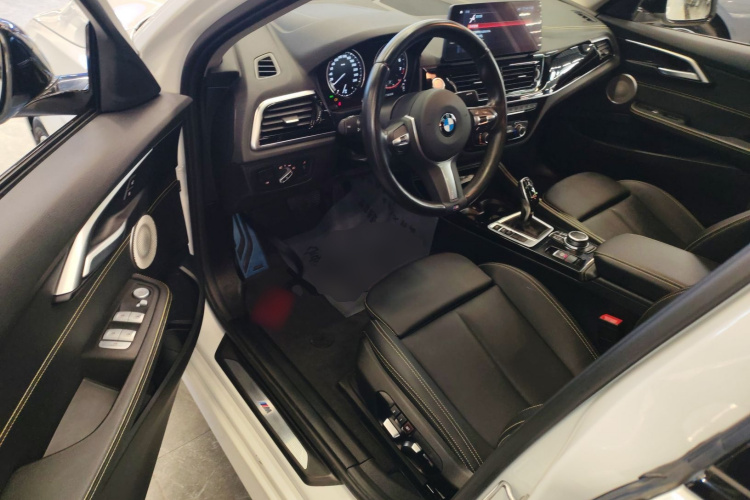 宝马1系 2023款 120i M运动曜熠版中控内饰7003