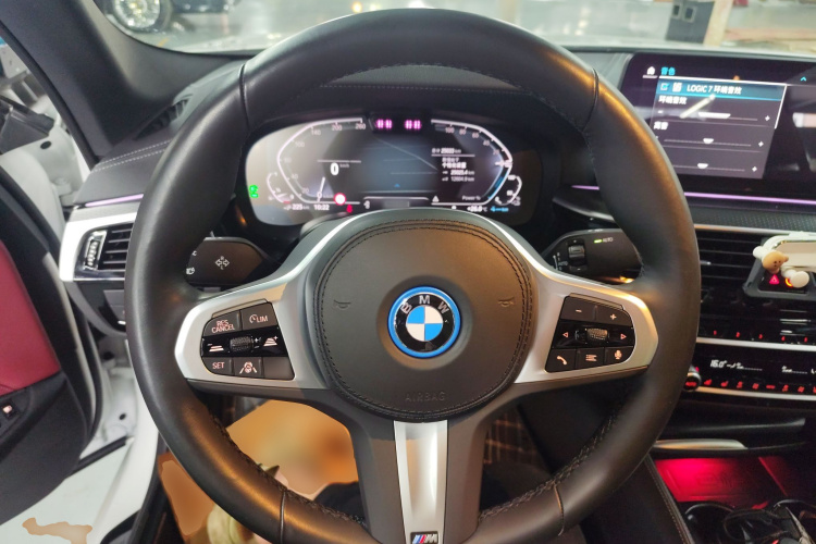 宝马5系新能源 2022款 改款二 535Le 先锋版M运动套装中控内饰13