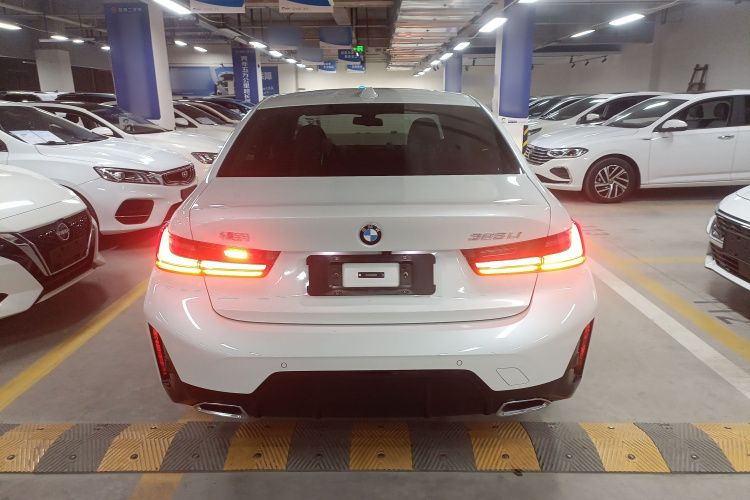 宝马3系 2025款 325Li M运动套装车身外观6