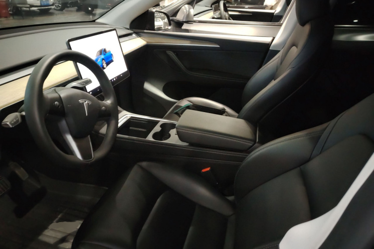 特斯拉 Model Y 2022款 后轮驱动版中控内饰19