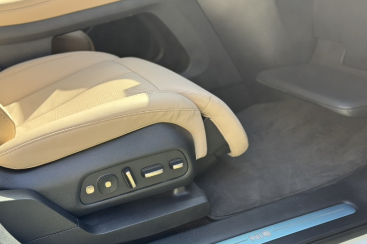 蔚来EC7 2023款 75kWh中控内饰7005