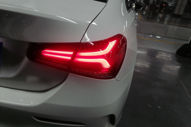 奔驰A级 2021款 A 200 L 运动轿车时尚型车身外观6006