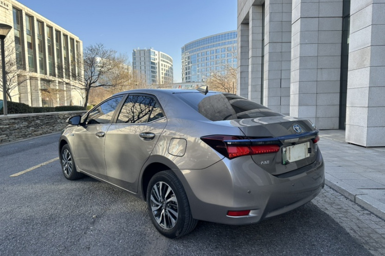 丰田 卡罗拉双擎E+ 2020款 1.8L E-CVT舒适版车身外观6005