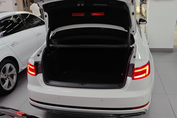奥迪A4L 2019款 40 TFSI 时尚型 国VI局部细节23