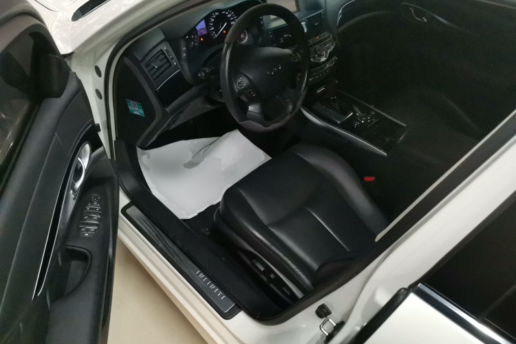 英菲尼迪Q70 2019款 Q70L 2.0T 精英版中控内饰20