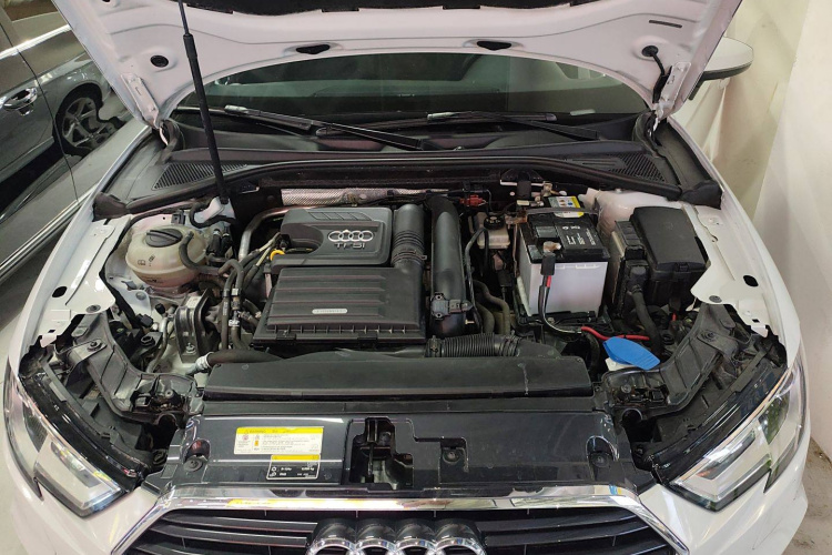 奥迪A3 2018款 30周年年型 Limousine 35 TFSI 时尚型机舱底盘24