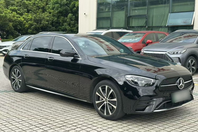 奔驰E级新能源 2023款 E 350 e L 插电式混合动力运动轿车车身外观6003