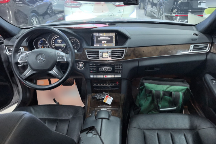 奔驰E级 2014款 改款 E 300 L中控内饰12