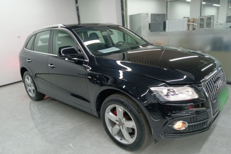 奥迪Q5 2018款 典藏版 40 TFSI 进取型车身外观3