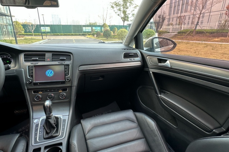 大众 高尔夫 2016款 230TSI 自动豪华型中控内饰7011