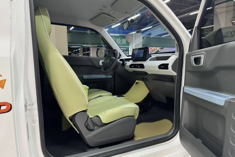 吉利银河 2024款 熊猫mini 200km 龙腾版中控内饰7004