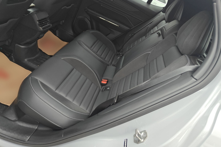 领克01 2023款 1.5TD EM-F 晨曦中控内饰21