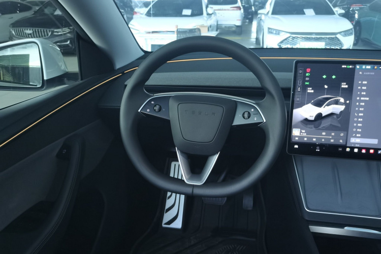 特斯拉 Model Y 2025款 后轮驱动版中控内饰13