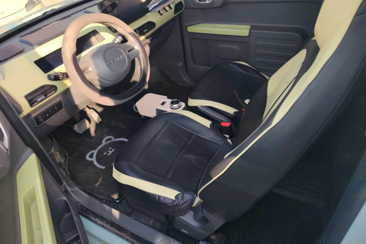 吉利银河 2023款 熊猫mini 200km 耐力熊中控内饰19