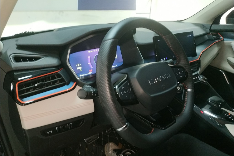领克06 2020款 1.5T 耀Halo中控内饰12