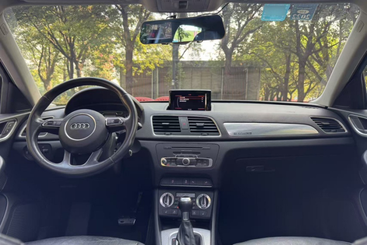奥迪Q3 2015款 35 TFSI quattro 技术型中控内饰7003