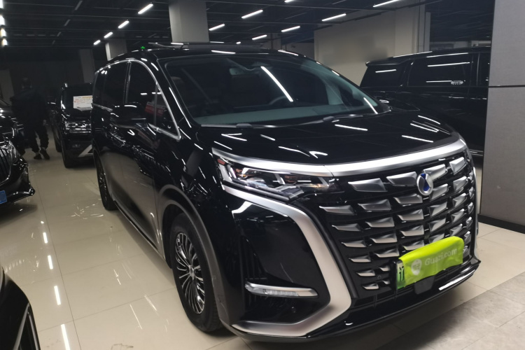 腾势D9 2022款 DM-i 970 四驱旗舰型车身外观3