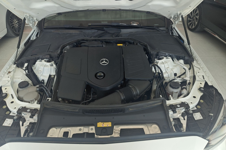 奔驰C级 2023款 C 200 L 运动版机舱底盘24