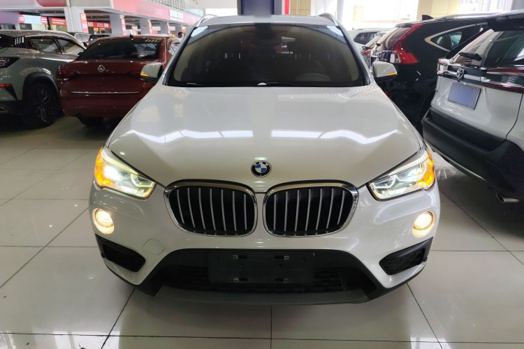 宝马X1 2016款 sDrive18Li 尊享型车身外观2