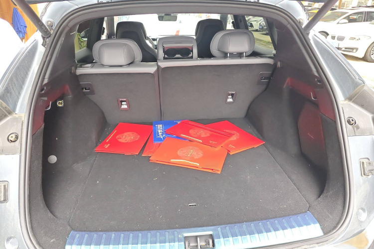 领克08 EM-P 2025款 220km 四驱性能Halo局部细节23