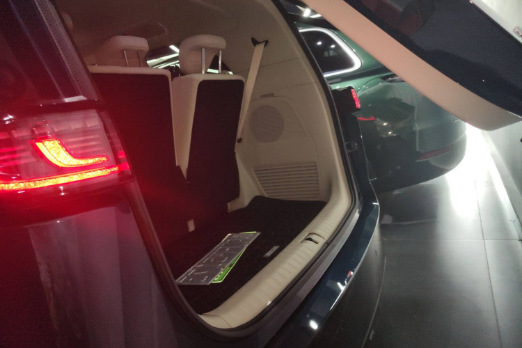 岚图汽车 岚图梦想家 2025款 PHEV 四驱旗舰鲲鹏版局部细节23