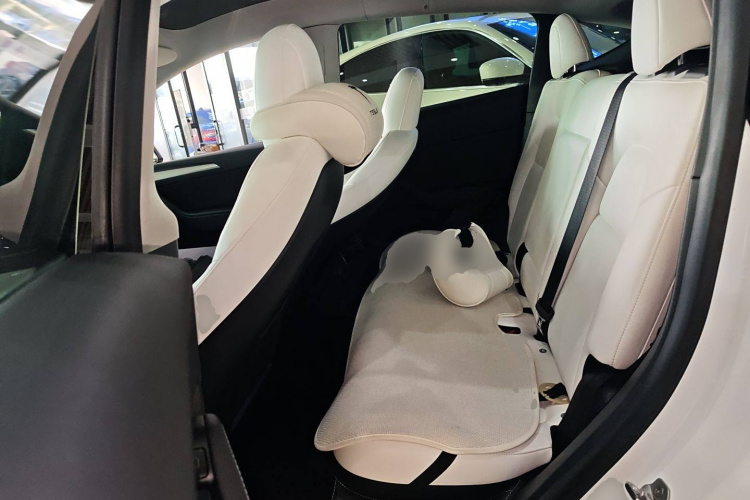 特斯拉 Model Y 2021款 长续航全轮驱动版中控内饰21