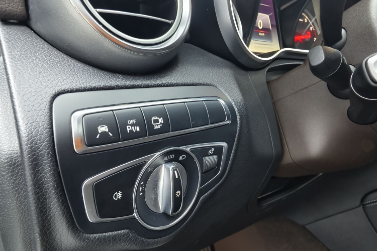 奔驰GLC 2017款 GLC 300 4MATIC 动感型中控内饰7009