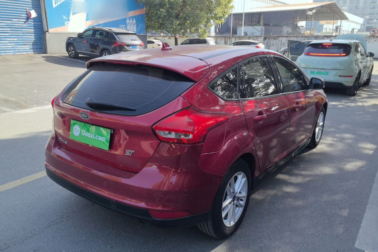 福特 福克斯 2018款 两厢经典 1.6L 自动风尚型智行版车身外观7