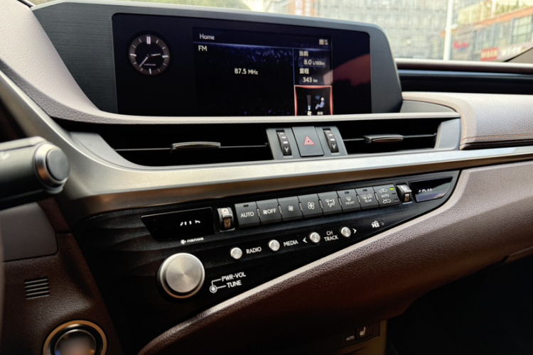 雷克萨斯ES 2020款 200 卓越版中控内饰7008