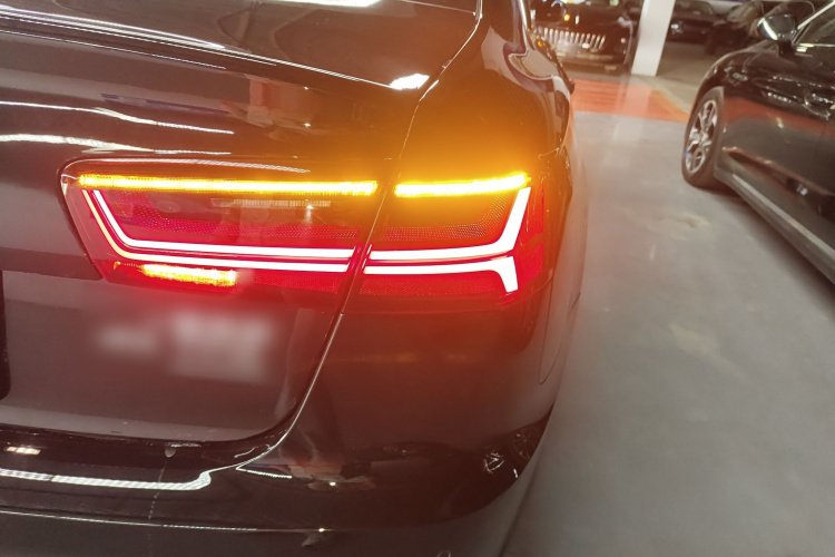 奥迪A6L 2018款 30周年年型 45 TFSI quattro 运动型车身外观6006