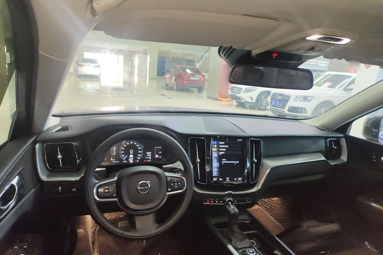 沃尔沃XC60 2019款 T5 四驱智逸版 国VI中控内饰7002