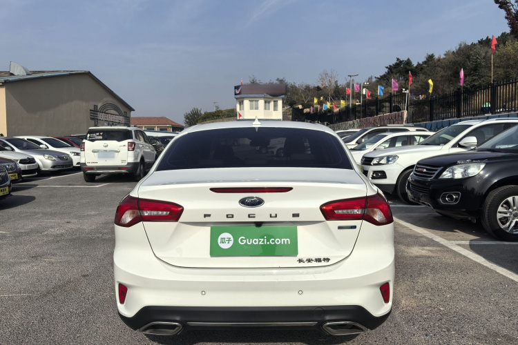 福特 福克斯 2021款 三厢 EcoBoost 180 自动锋潮型车身外观6005