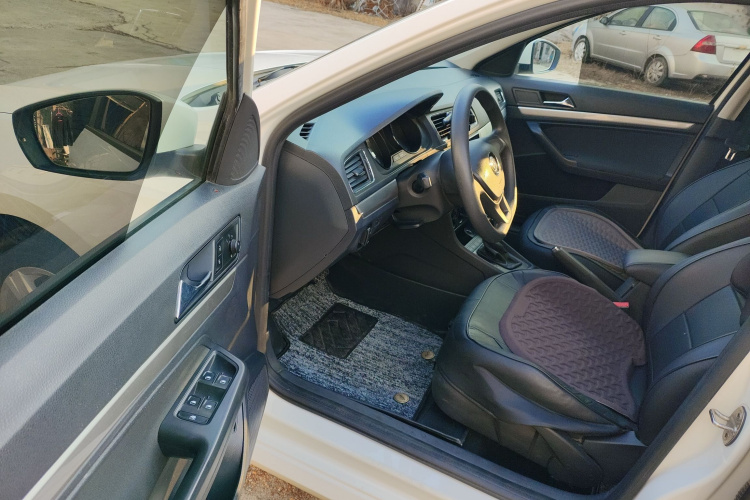 大众 朗逸 2018款 经典 1.5L 自动风尚版 国VI中控内饰20