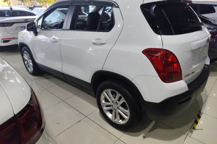 雪佛兰 创酷 2016款 1.4T 手动两驱舒适天窗版车身外观4