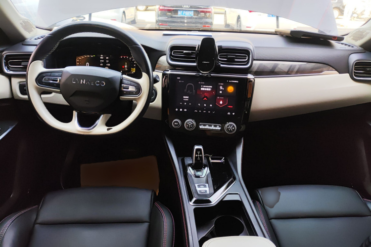 领克02 2022款 1.5TD DCT耀Plus中控内饰7002