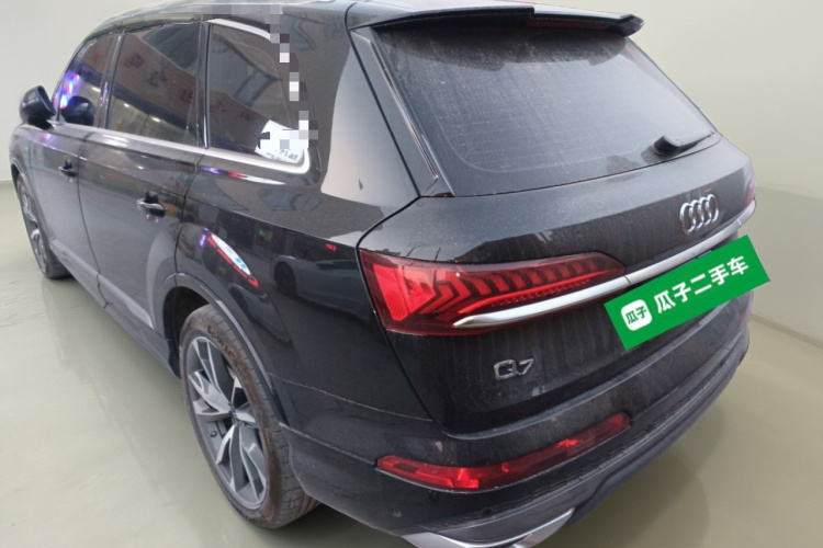 奥迪Q7 2023款 55 TFSI quattro S line运动型车身外观5