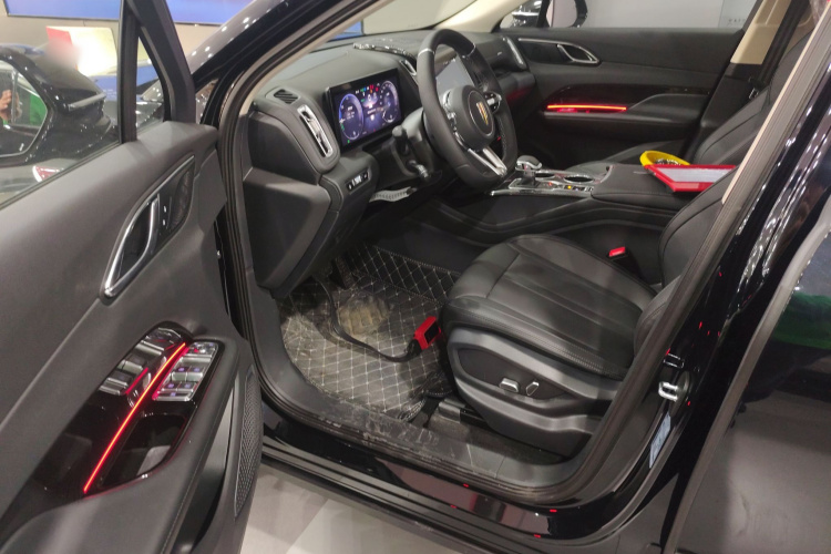 红旗HS3 PHEV 2024款 PHEV 115km 劲为版中控内饰7003