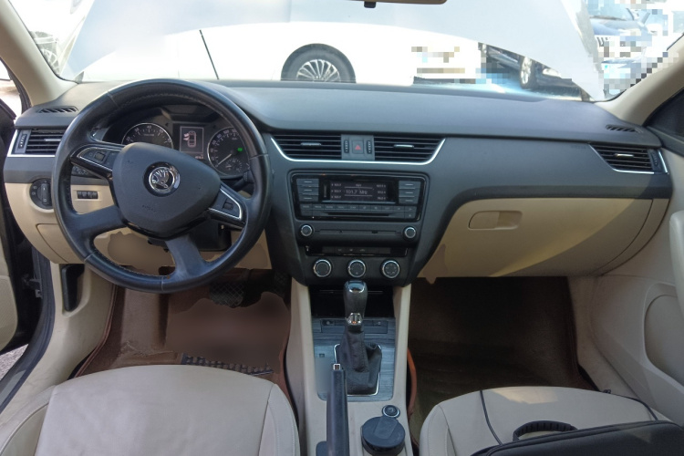 斯柯达 明锐 2015款 1.6L 自动逸俊版中控内饰12