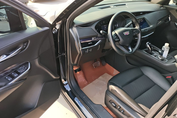 凯迪拉克XT4 2022款 28T 两驱风尚型中控内饰7003