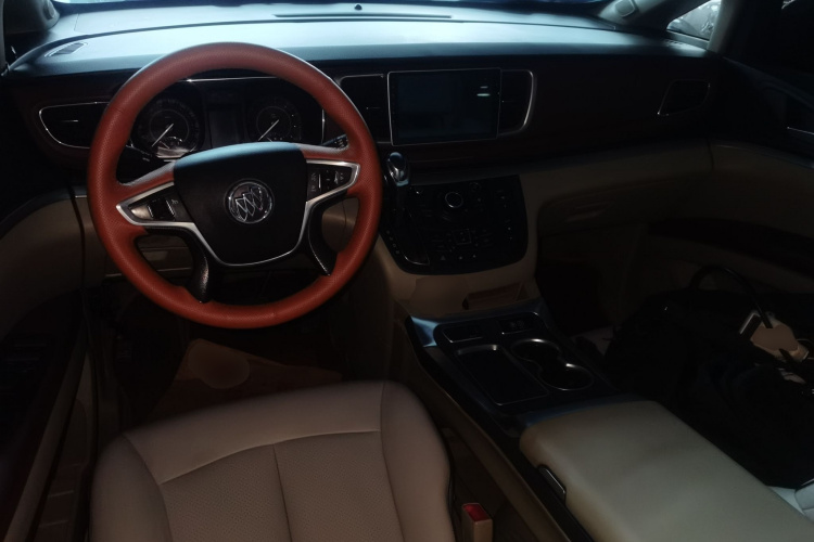 别克GL8 2017款 25S 尊贵型 国V中控内饰12