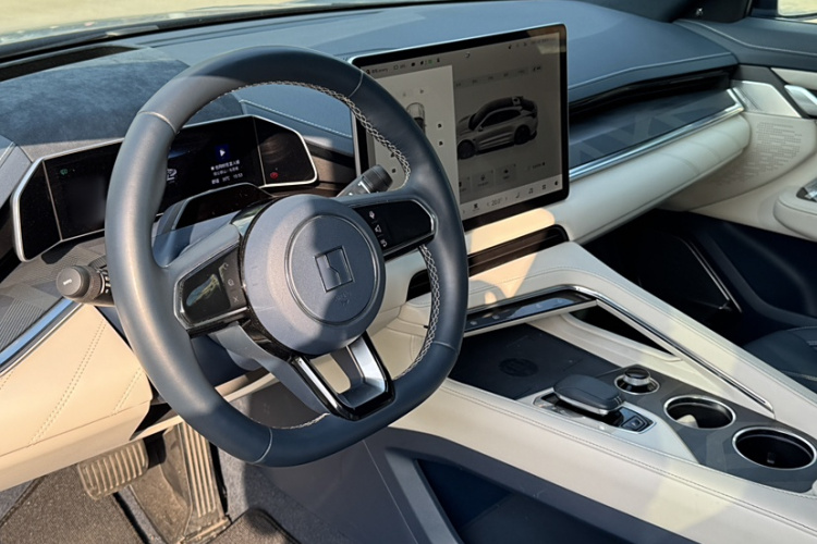 极氪001 2022款 超长续航双电机 YOU版中控内饰7004