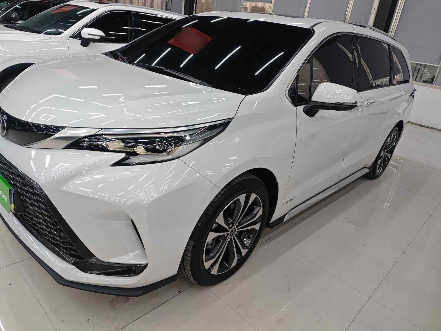 丰田 格瑞维亚 2024款 2.5L混动 尊贵PLUS版(4)