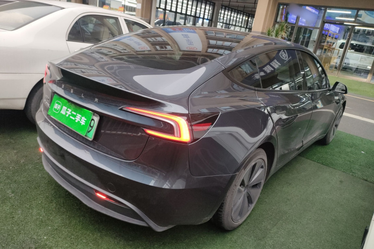 特斯拉 Model 3 2023款 后轮驱动版车身外观7
